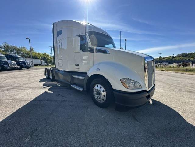 Used 2022 Kenworth T680