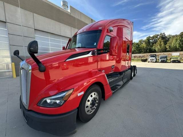 Used 2023 Kenworth T680