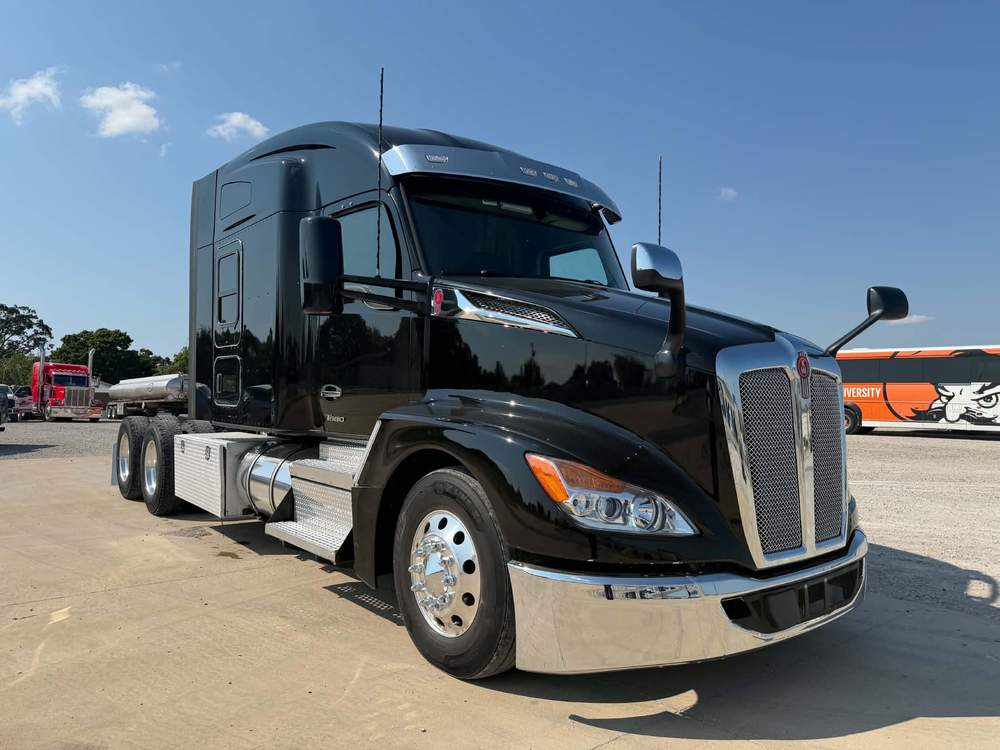 Used 2023 Kenworth T680