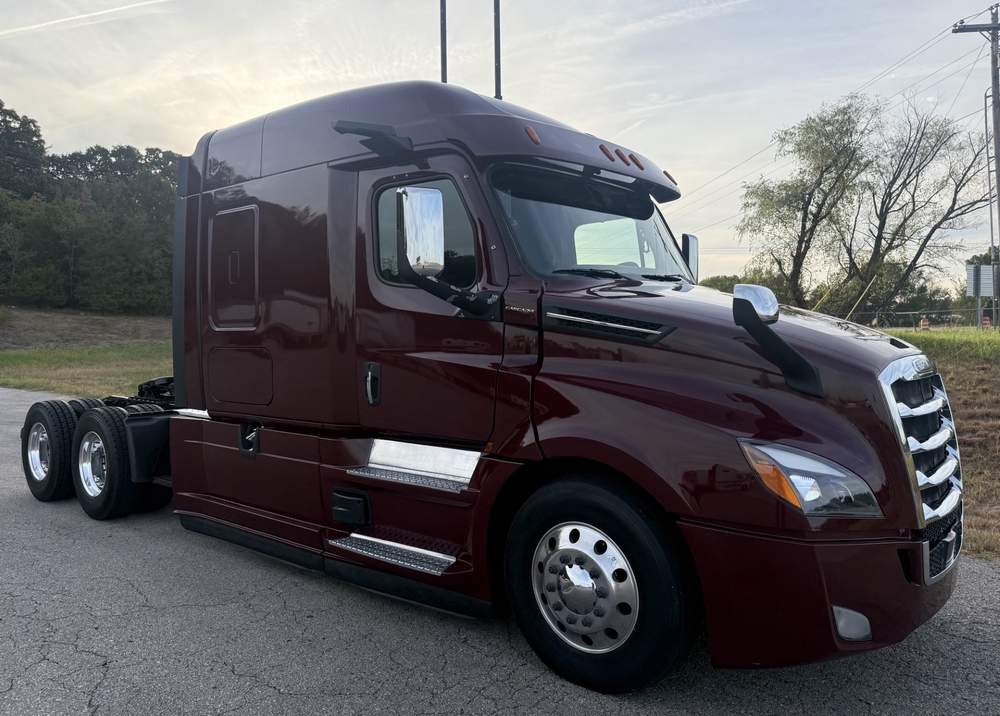 Used 2021 Freightliner CASCADIA126
