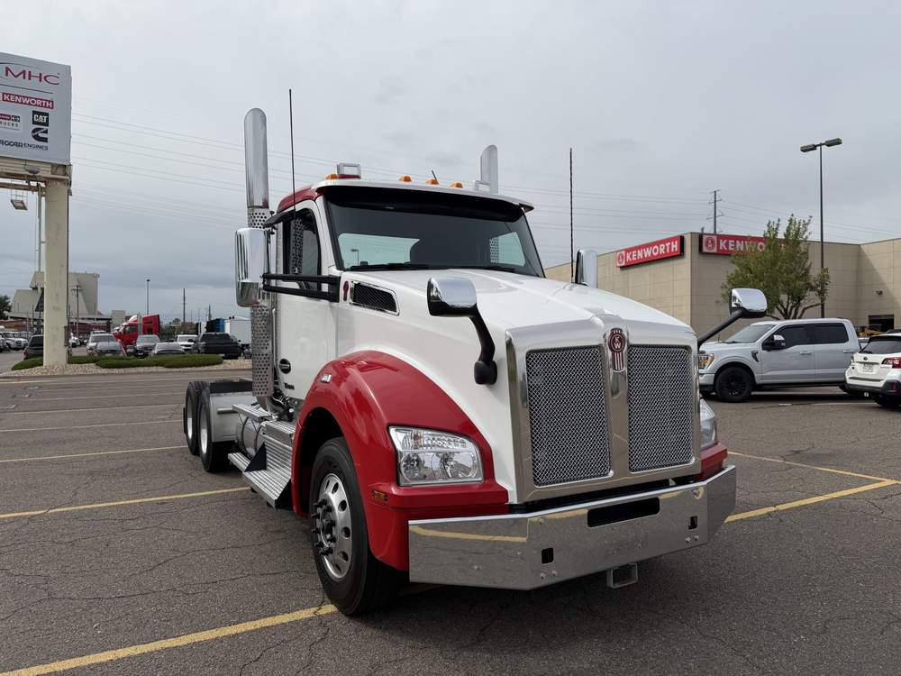 Used 2023 Kenworth T880