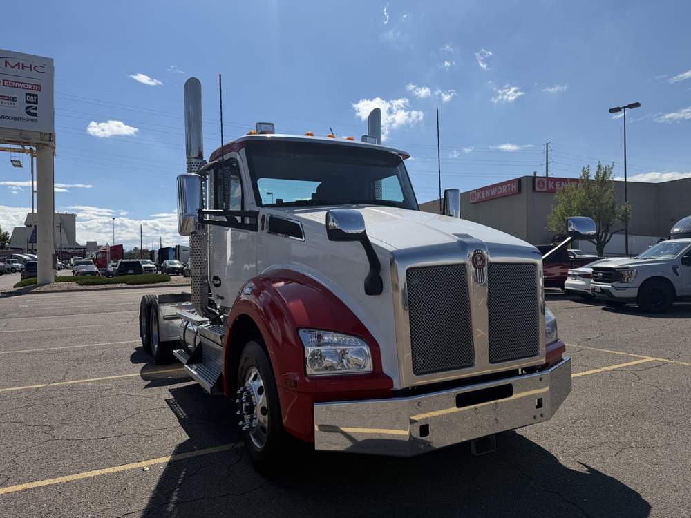 Used 2023 Kenworth T880
