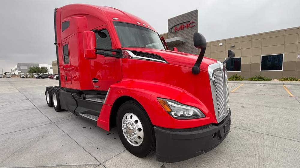 Used 2023 Kenworth T680