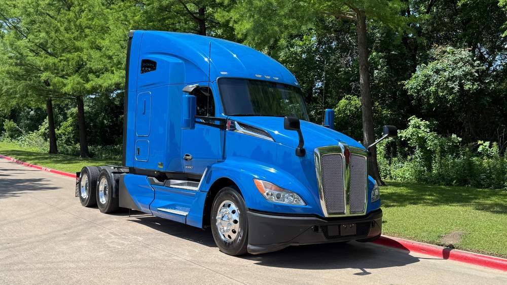 Used 2023 Kenworth T680