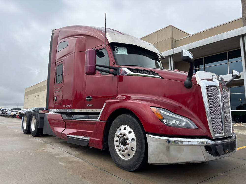 Used 2023 Kenworth T680