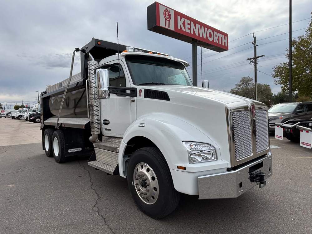 Used 2025 Kenworth T880