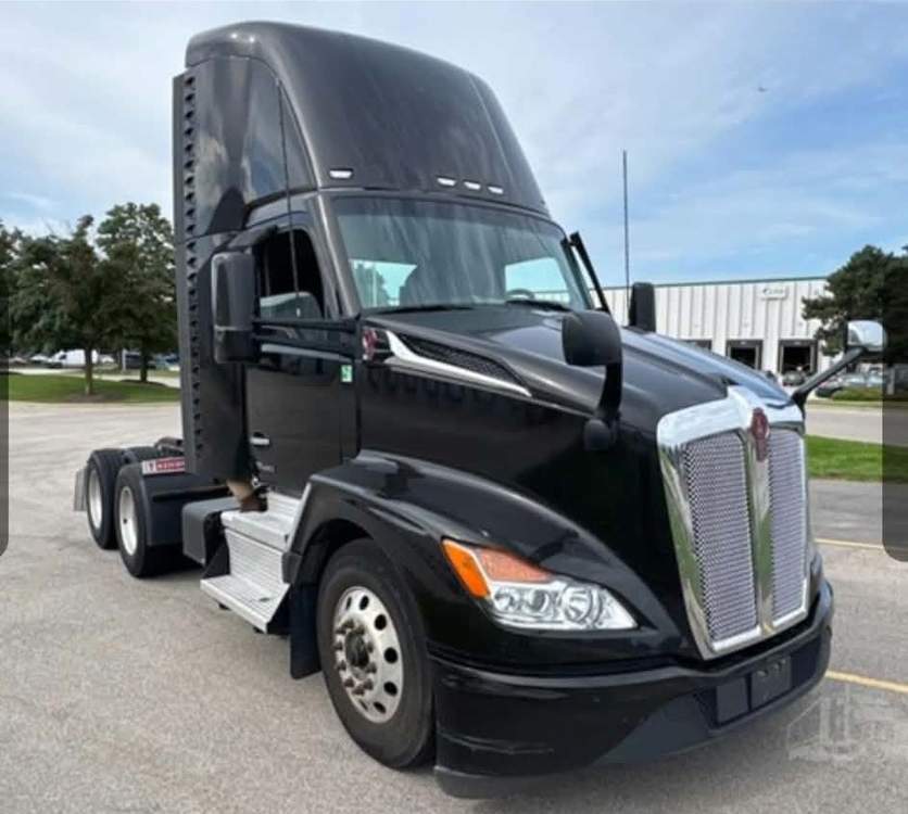 Used 2023 Kenworth T680