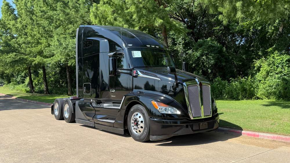 Used 2023 Kenworth T680