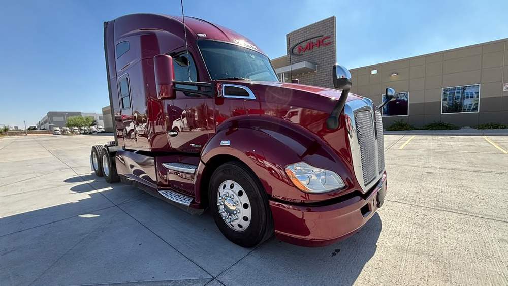 Used 2022 Kenworth T680