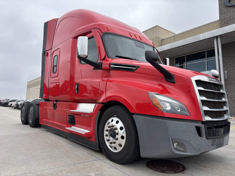 Used 2023 Freightliner PT126064ST