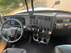 2027 Kenworth T680 photo 3