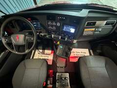 2027 Kenworth T880 photo 2