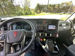 2027 Kenworth T880 photo 3