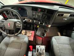 2027 Kenworth T880 photo 3
