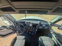 2027 Kenworth T680 photo 4