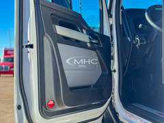 2027 Kenworth T680 photo 3