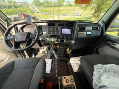 2027 Kenworth T880 photo 3