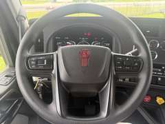 2027 Kenworth T880 photo 2