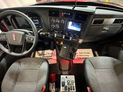 2027 Kenworth T880 photo 3