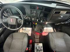 2027 Kenworth T880 photo 3