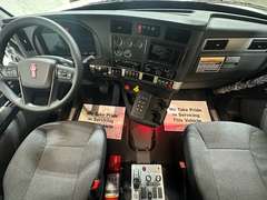 2027 Kenworth T880 photo 3
