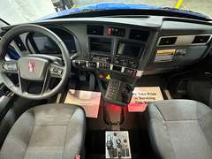 2027 Kenworth T880 photo 3