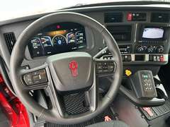 2027 Kenworth T880 photo 3