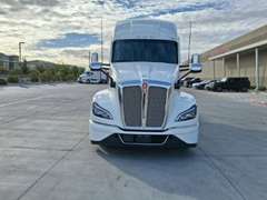 2027 Kenworth T680 photo 2