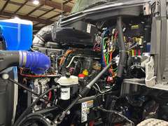 2027 Kenworth T880 photo 6