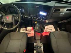 2027 Kenworth T880 photo 2