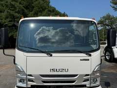 2025 Isuzu NRR photo 2