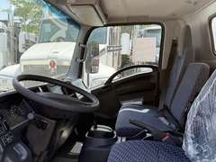 2025 Isuzu NRR photo 8