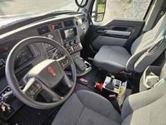 2027 Kenworth T880S photo 3