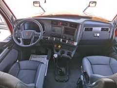 2027 Kenworth T680 photo 3