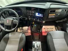 2027 Kenworth T880S photo 2