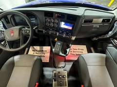 2027 Kenworth T880S photo 3
