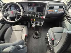 2027 Kenworth T680 photo 3