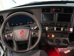 2027 Kenworth T680 photo 2