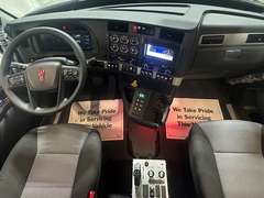 2027 Kenworth T880S photo 2