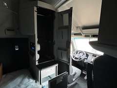 2027 Kenworth T680 photo 9
