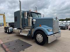 2027 Kenworth W900L photo 1