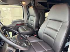 2027 Kenworth W900L photo 3