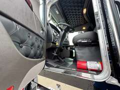 2027 Kenworth W900L photo 3