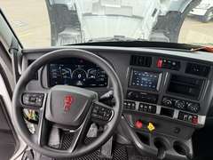 2027 Kenworth T680 photo 3