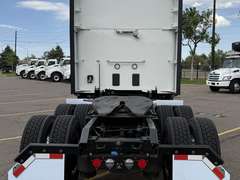 2027 Kenworth T680 photo 5