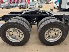 2027 Kenworth T680 photo 4