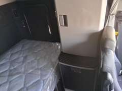 2027 Kenworth T680 photo 8