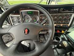 2027 Kenworth W900L photo 3