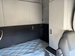 2027 Kenworth T680 photo 10