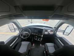 2027 Kenworth T680 photo 3